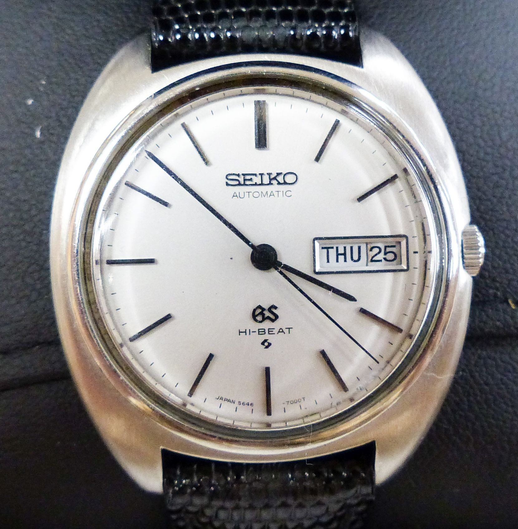 A gentleman's 1970's stainless steel Grand Seiko Hi-Beat chronometer day/date automatic wrist watch, on associated strap, model 5646 7000, case diameter 36mm, with Seiko box